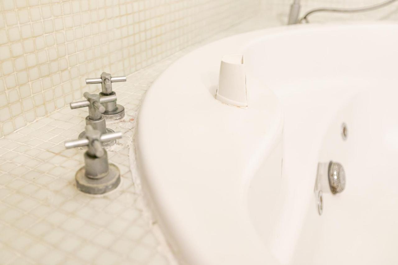 Apartamento 3 Dormitorios En Calle San Vicente. Seville Luaran gambar