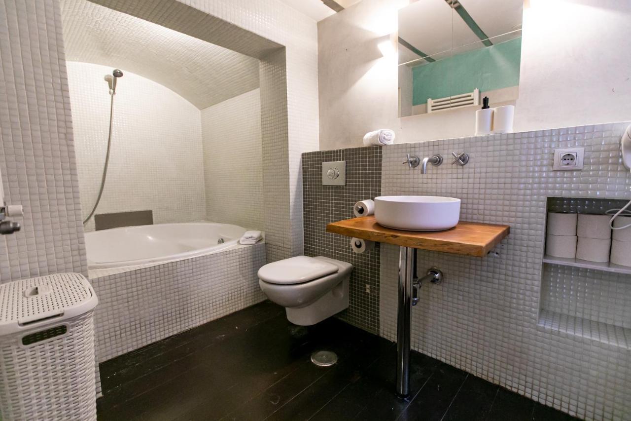 Apartamento 3 Dormitorios En Calle San Vicente. Seville Luaran gambar